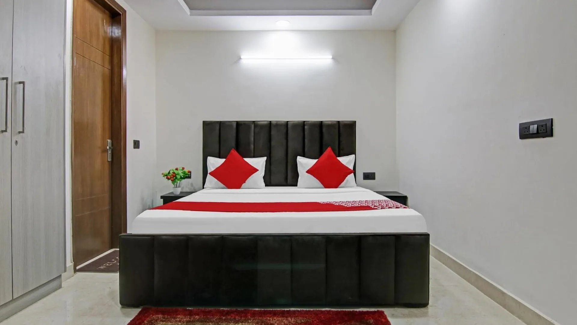 Hotel O The Crimson Palace New Delhi India