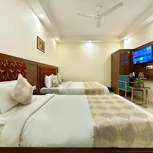 Emblem Suites- Near Delhi Airport ホテル